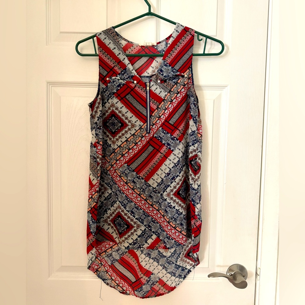 SLEEVELESS PATTERN TANK WITH ZIPPER